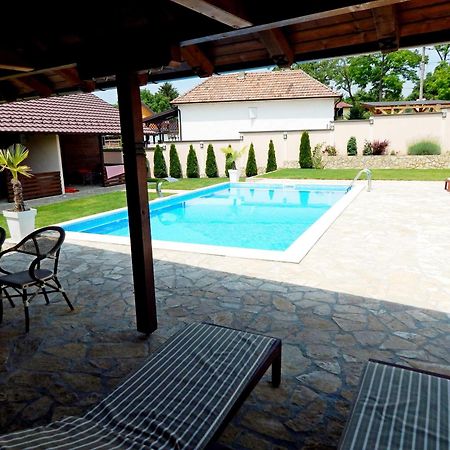Aqualux Apartments Vrdnik Luaran gambar