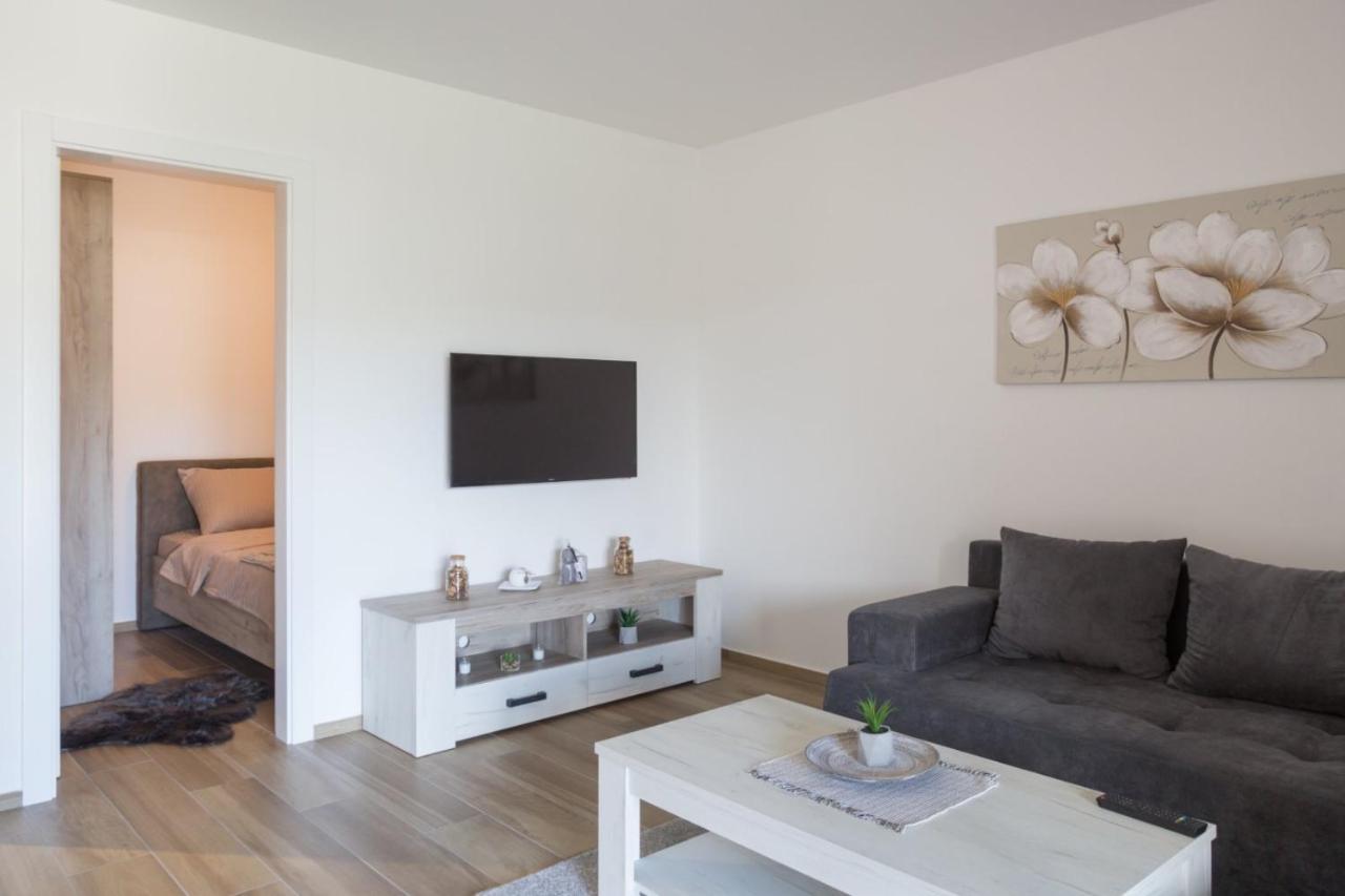 Aqualux Apartments Vrdnik Luaran gambar