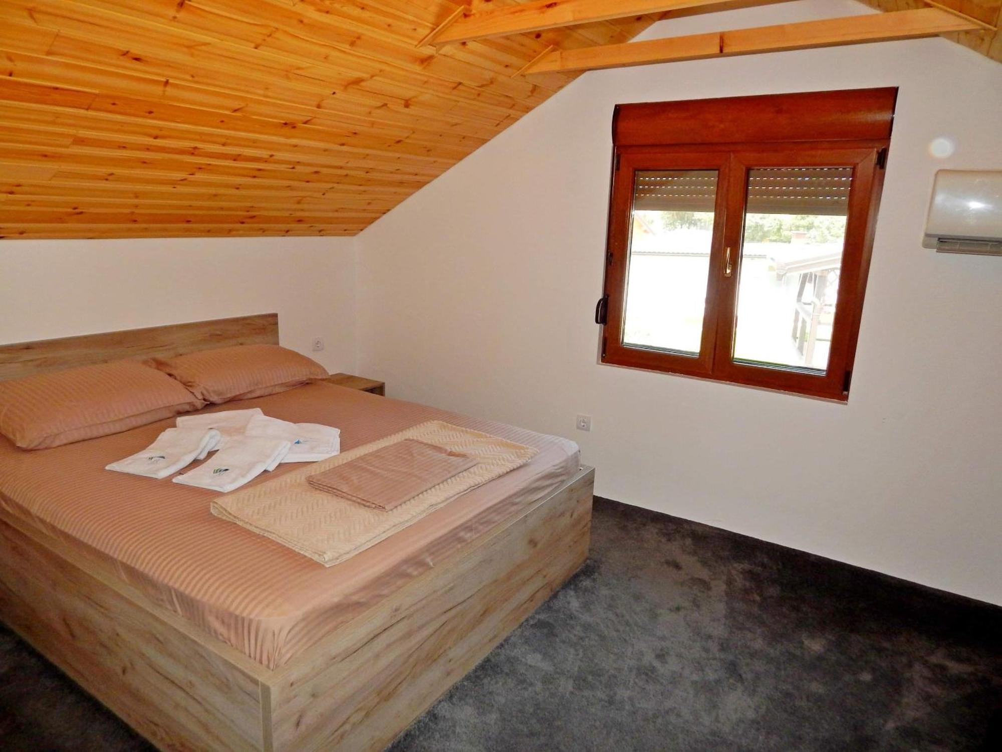 Aqualux Apartments Vrdnik Luaran gambar